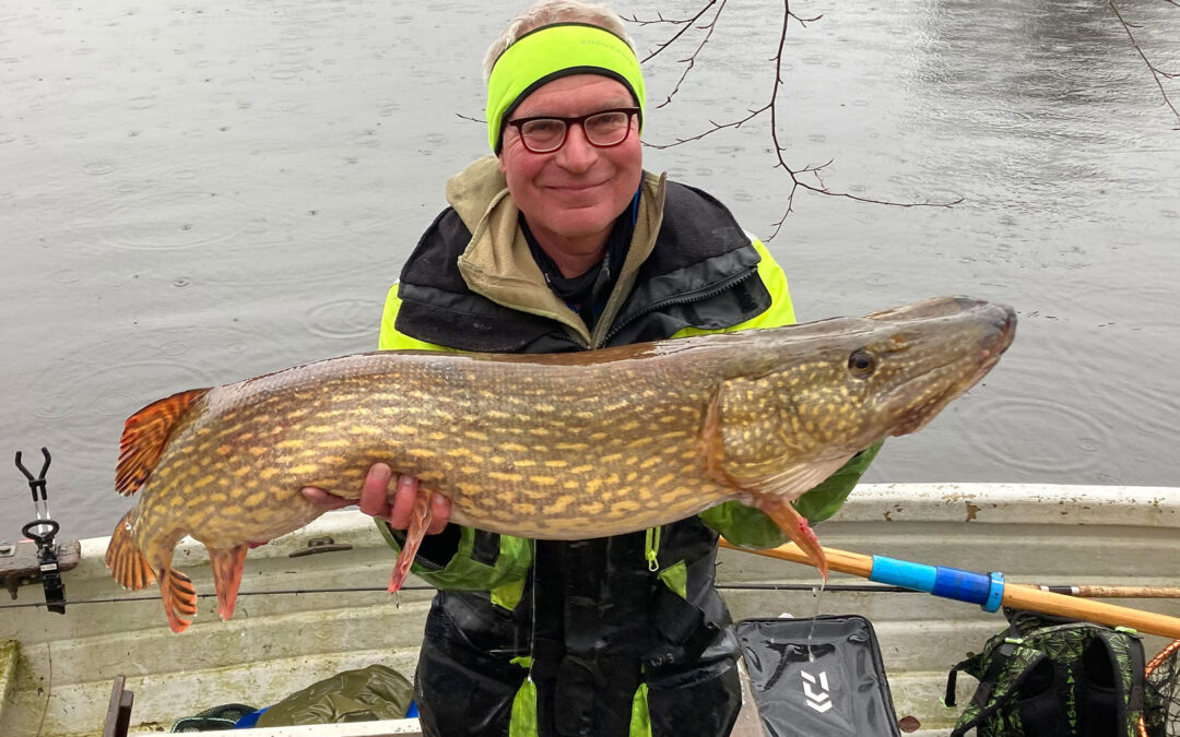 Jacob Bøggild med sin flotte gedde.