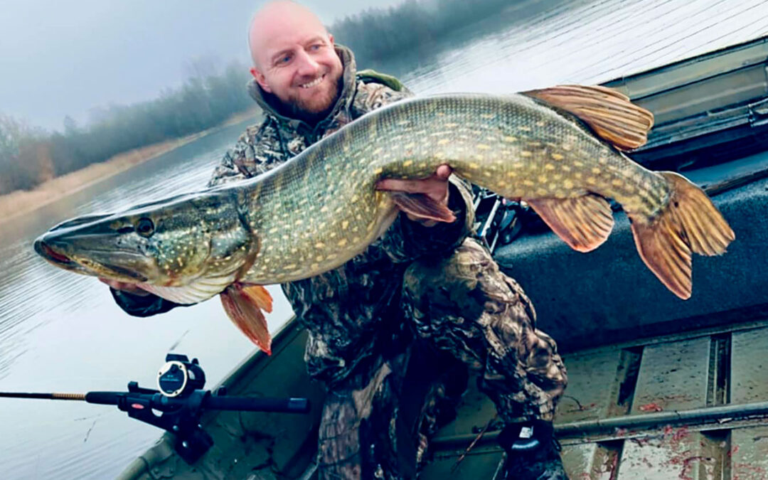 Rene Larsen med sin flotte gedde.