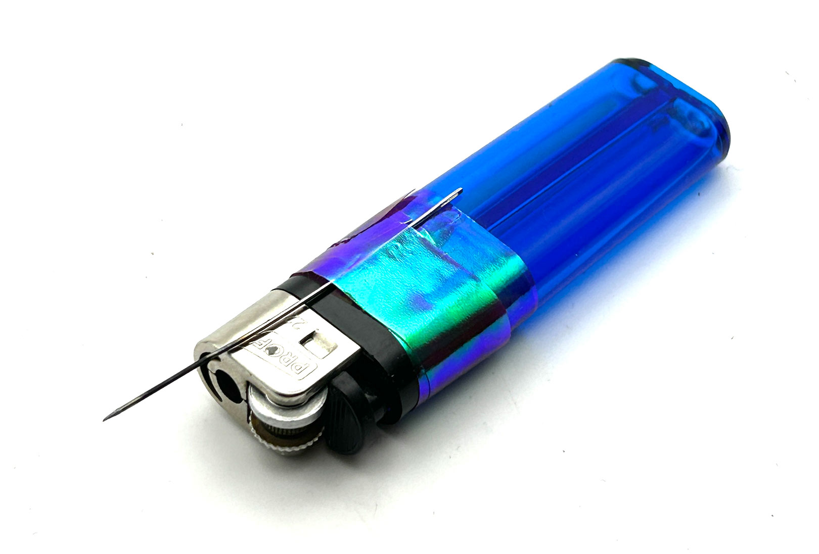 Tape en nål fast til din lighter