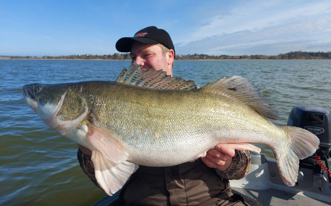 Martin Blond med sin nye rekordstore sandart.