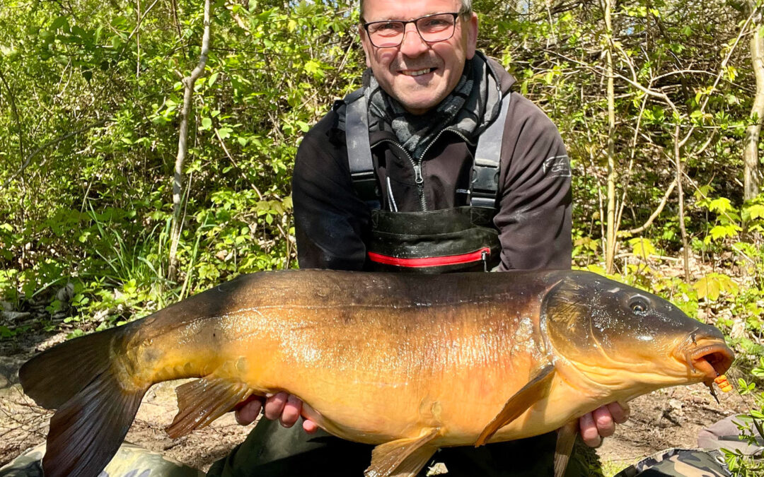 En slot spejlkarpe til Jesper Larsen taget på gummimajs.