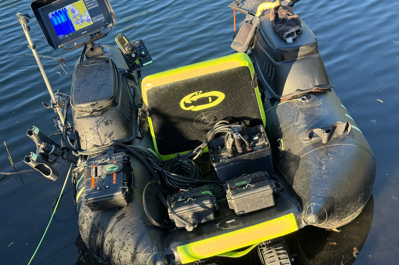Klar til at søsætte en opgraderet Float Plus flydering med dobbelt LiveScope monteret på KED dobbelt transducerkonsol.