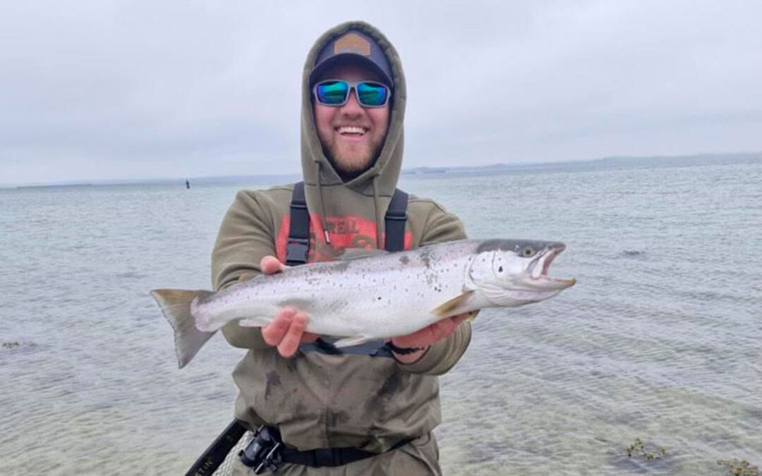 Magnus Petersen med sin flotte havørred