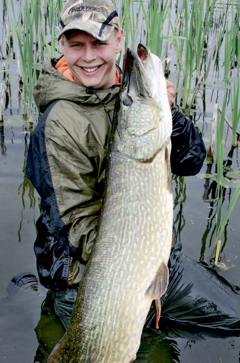 Mikkel Bjørn-Nielsen har oplevetet forrygende søfiskeri denne sommer. Bl.a. med sandart op til 7,8 kilo og gedder op til 14,5 kilo taget med få dages mellemrum.