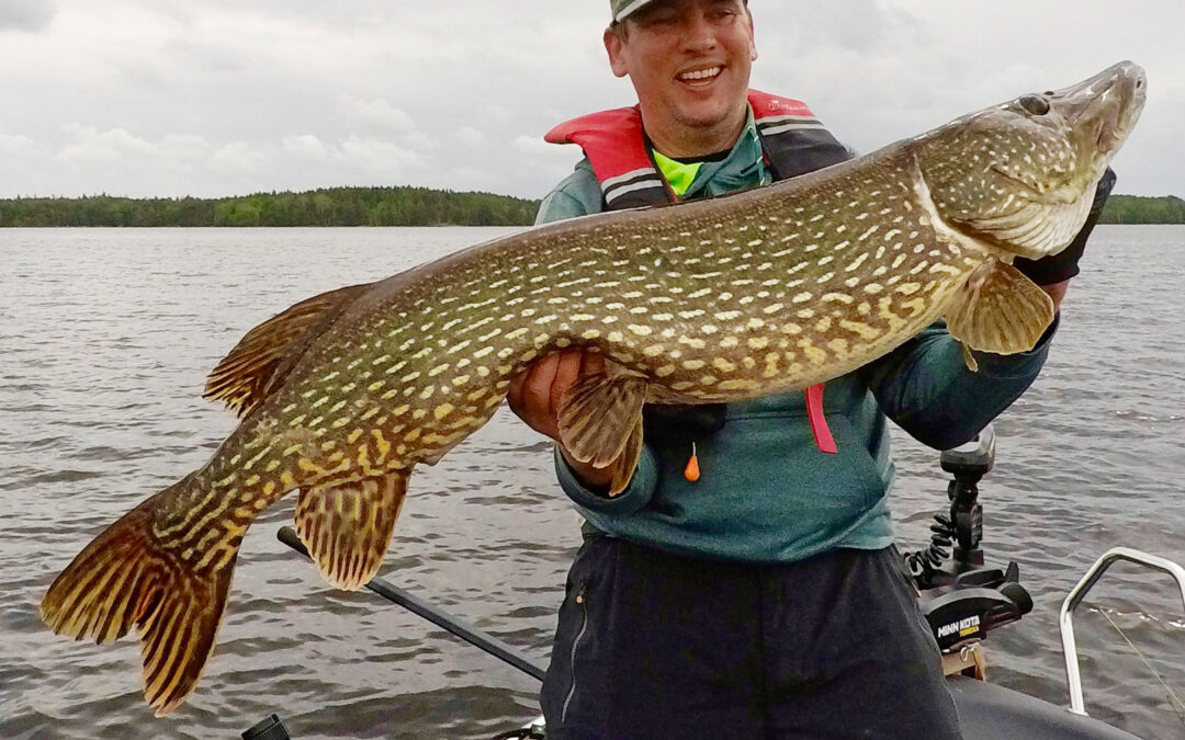 Søren Frederiksen med sin flotte 117 cm gedde fra svenske Småland