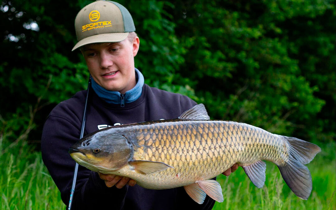 Magnus med en fin græskarpe fra Holland.