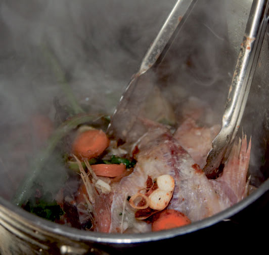 Sådan laver du varm fiskesuppe