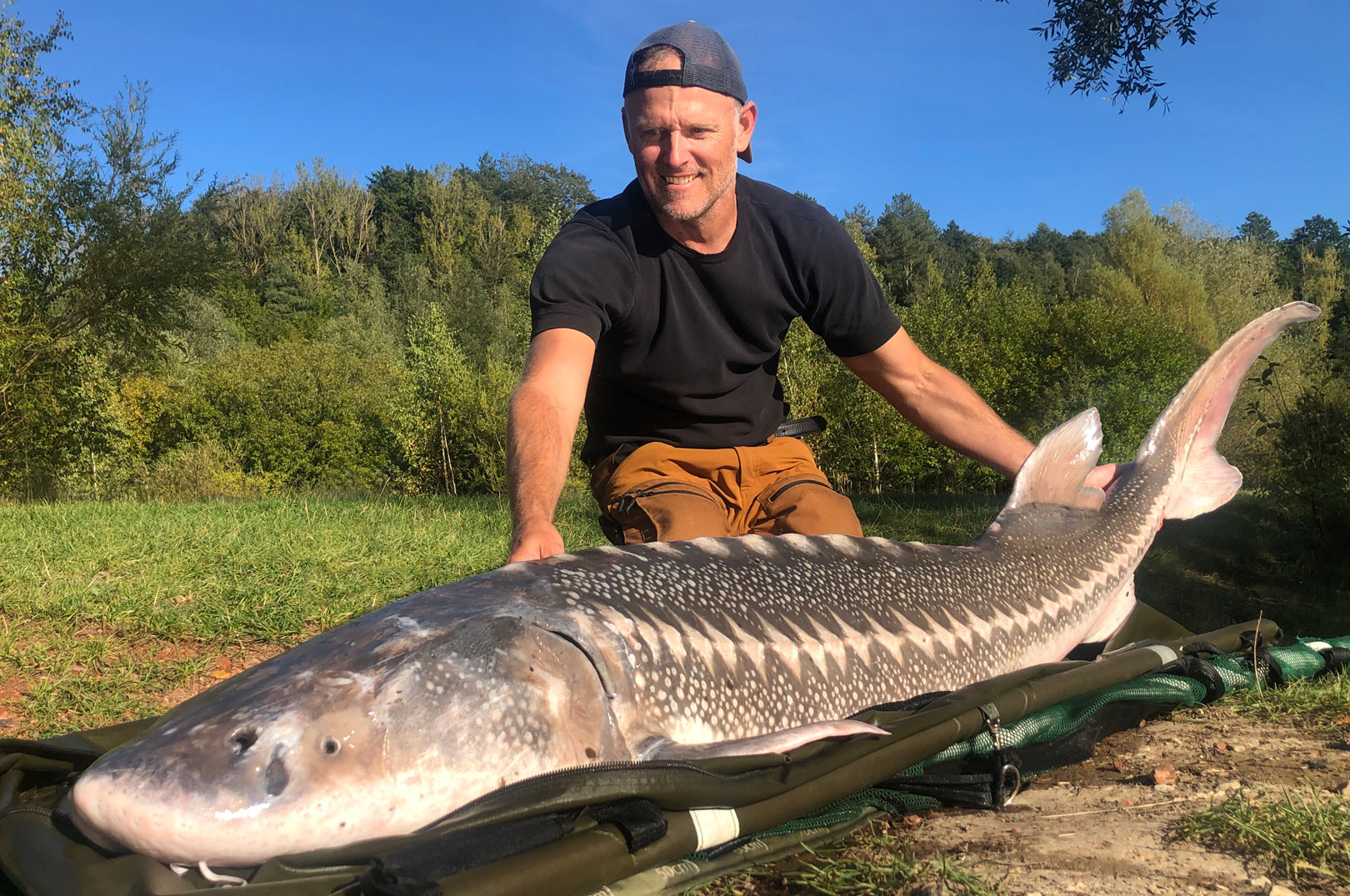 DAIWA OPEN 2025: EN HVID STØR I SOLSKINNET - Fisk & Fri