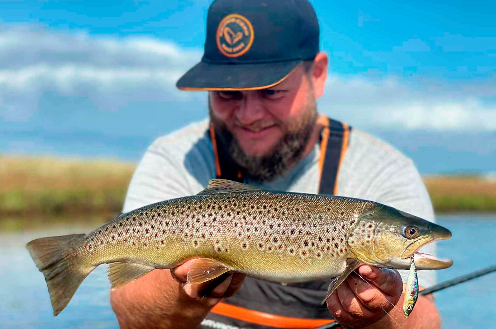 Mads Davidsen med havørred taget på spin