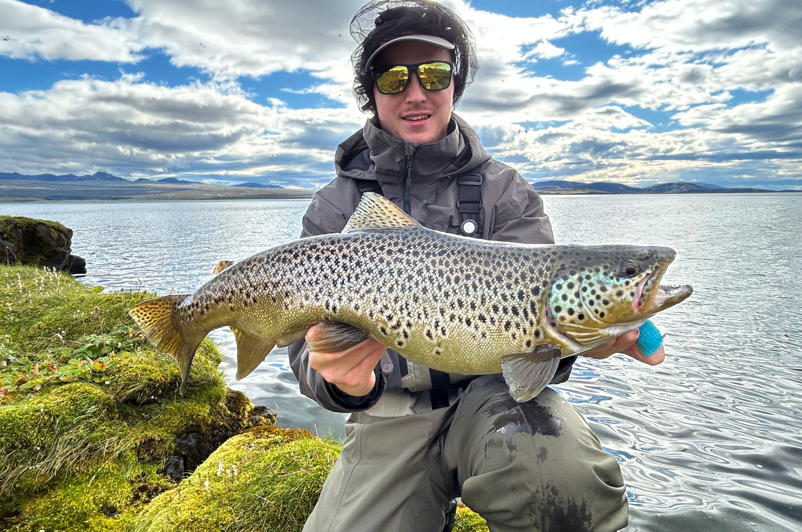 Mathias med Ørred fra Island