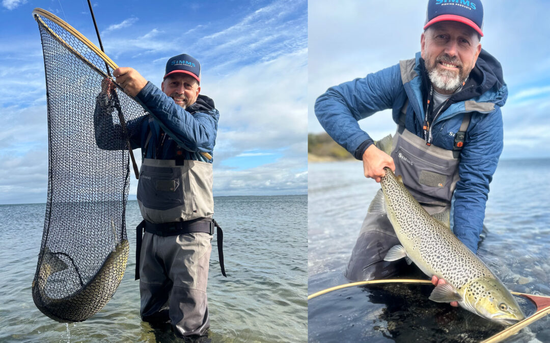 Jeppe Larsen med sin flotte havørred fra Æbelø.