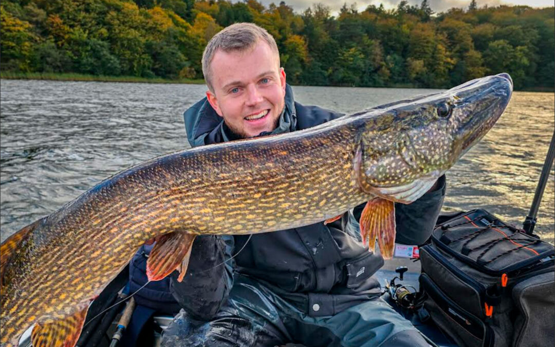 Kasper Pedersen med sin flotte gedde