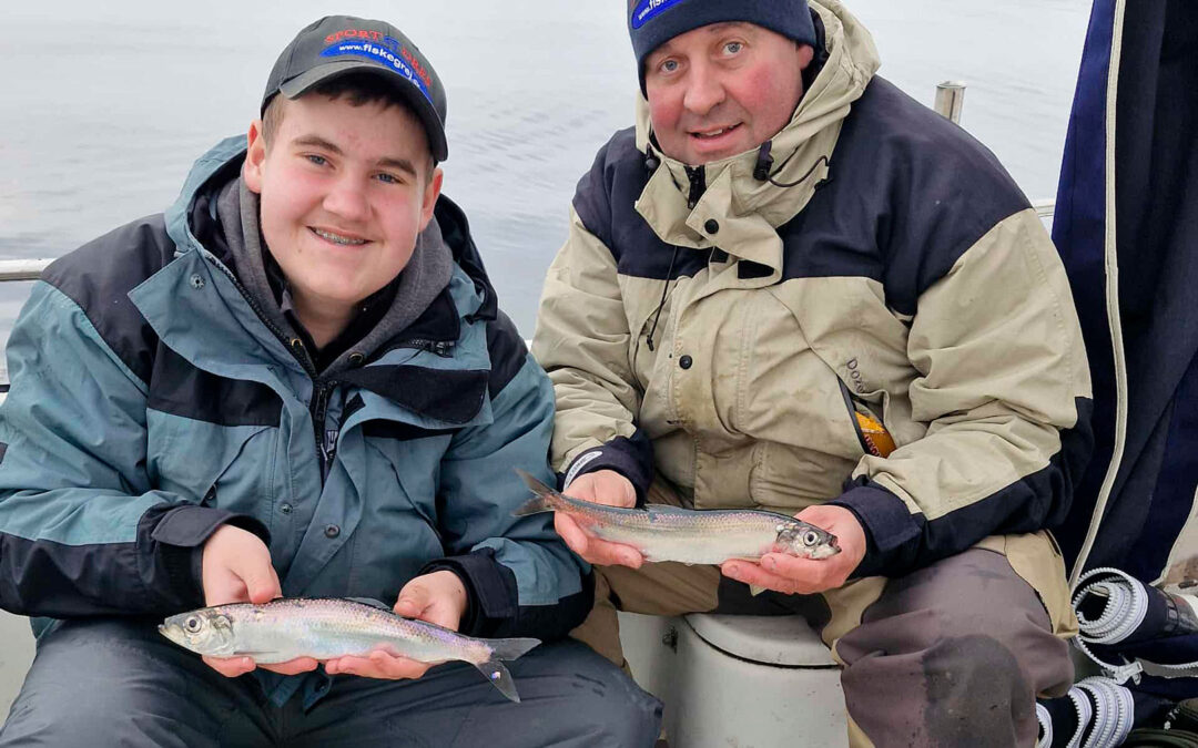 Alfred Weinholt og hans far med flotte sild fra Øresund.