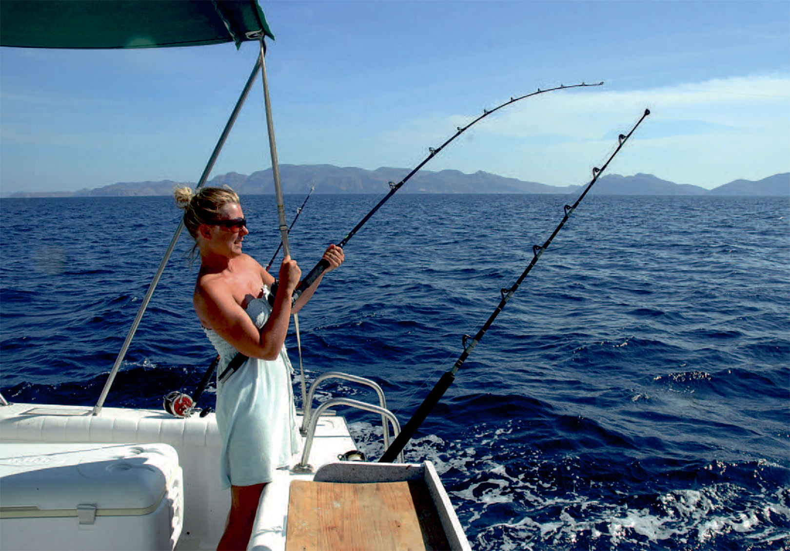 Endnu en guldmakrel piskeraf sted. Fighten er i gang og Mia sætter hårdt mod hårdt!