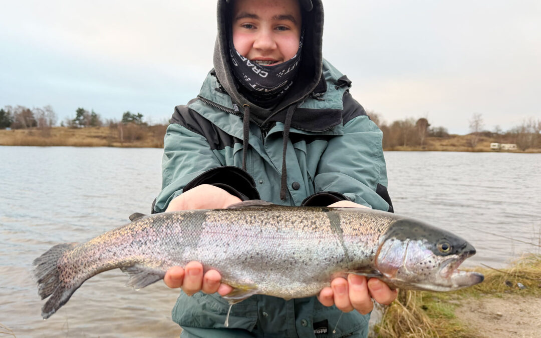 Alfred Weinholt med sin fine regnbueørred fra Simons Put and Take