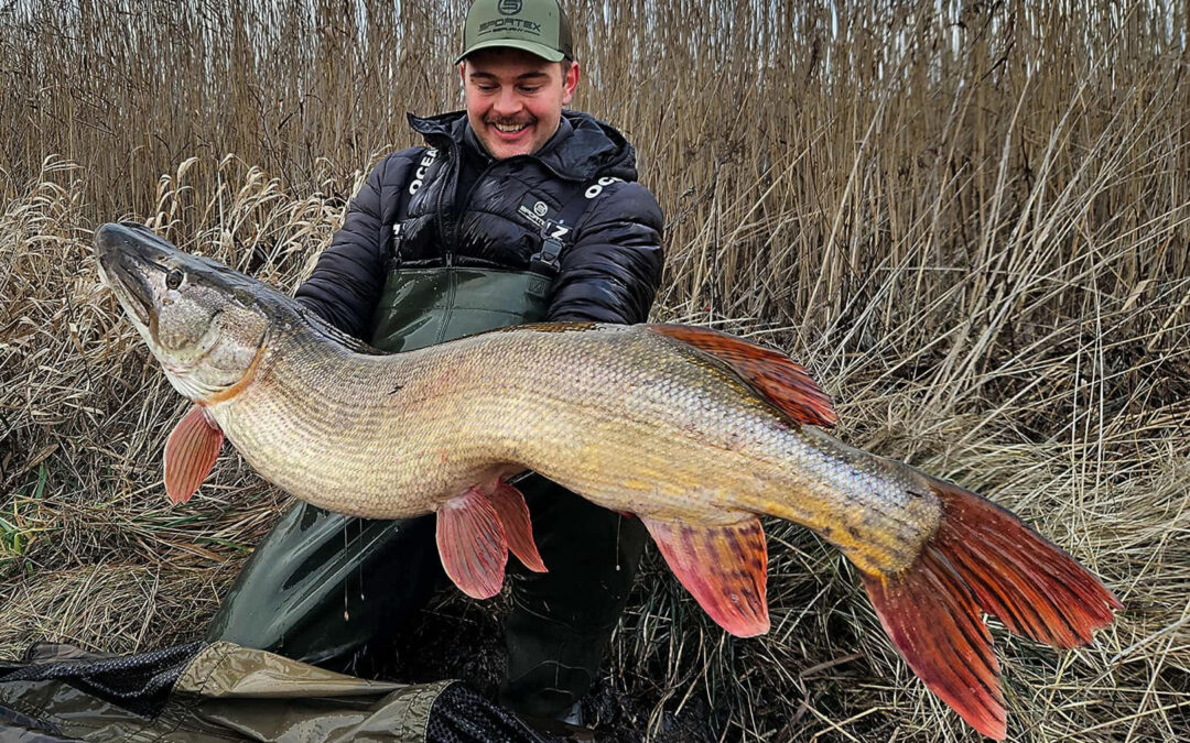 Malthe fra Team Sportex med sin fantastiske gigantgedde på over 19 kilo.