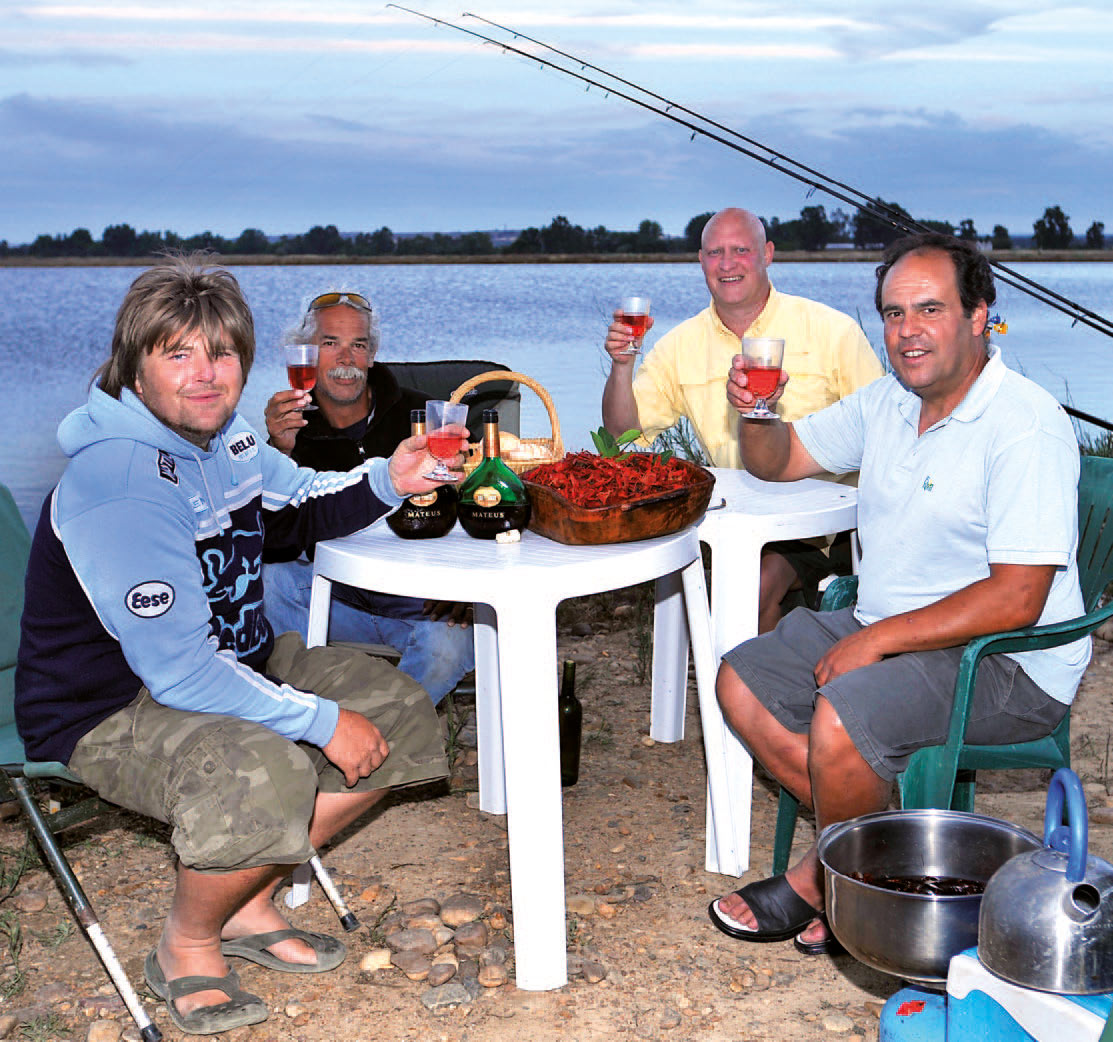 Alfarofia huser en voldsombestand af krebs, og det er ikke kun karperne der nyder godt af dem. Det gør de lokale og gæsterne i området så sandelig også.