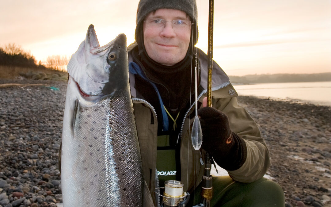 Jens Bursell med en flot havørrd taget på bombarda en kold vinterdag på Møn.