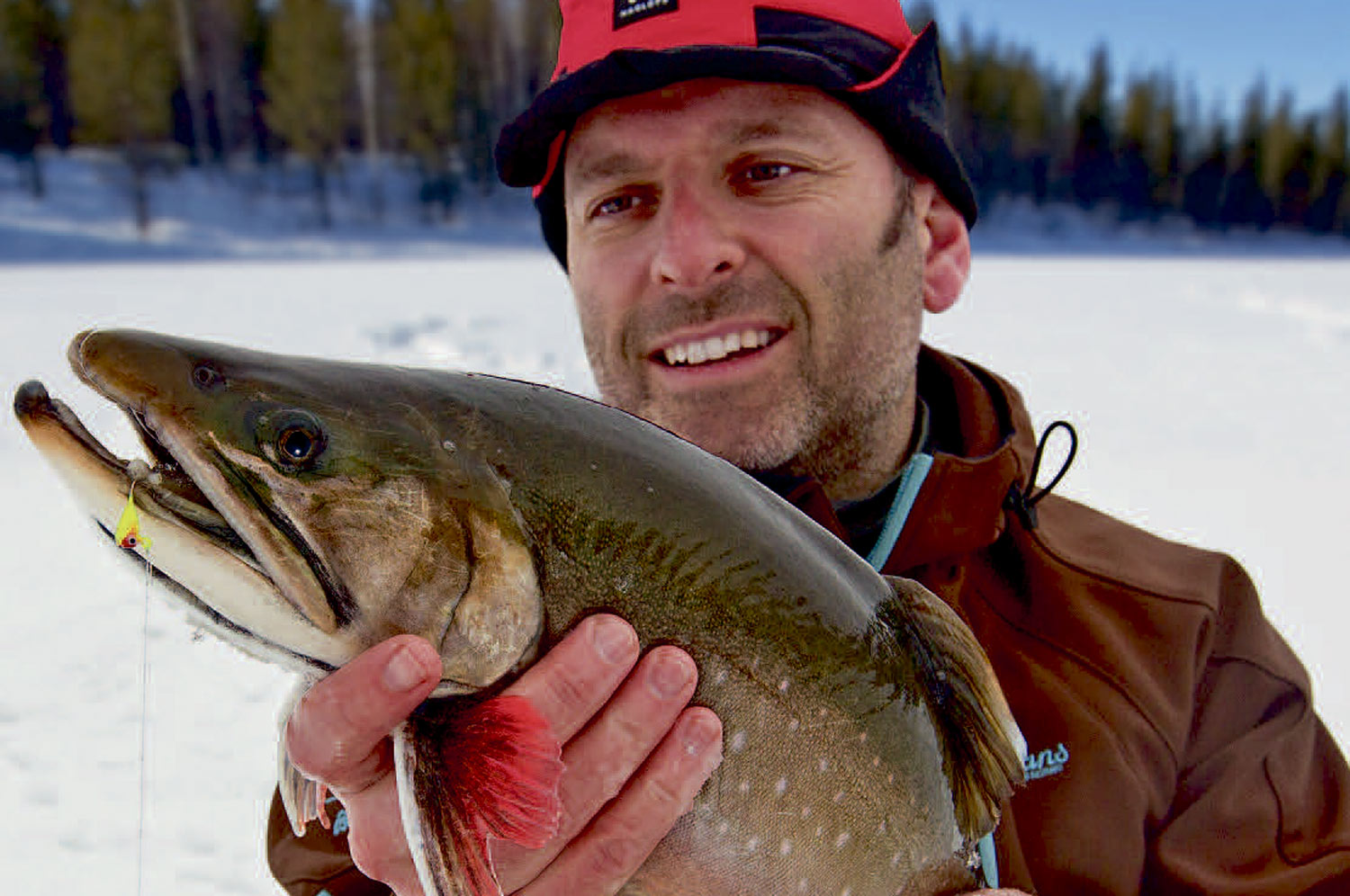 Martin Falklind med en gudeskønrødding taget på mormyscka fisket under et lokkeblink.