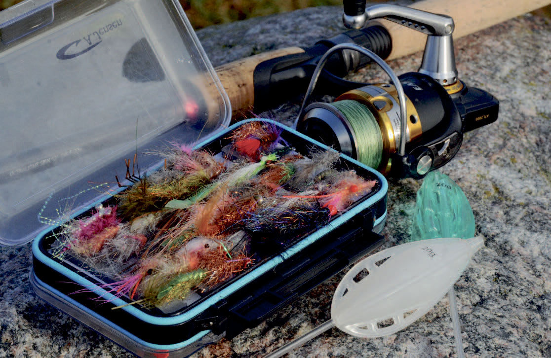 Et bombardaflåd og en lillerejeflue kan også være supereffektive når ørrederne går oppe i det lave langs sejlrenden og smovser sig i små byttedyr.