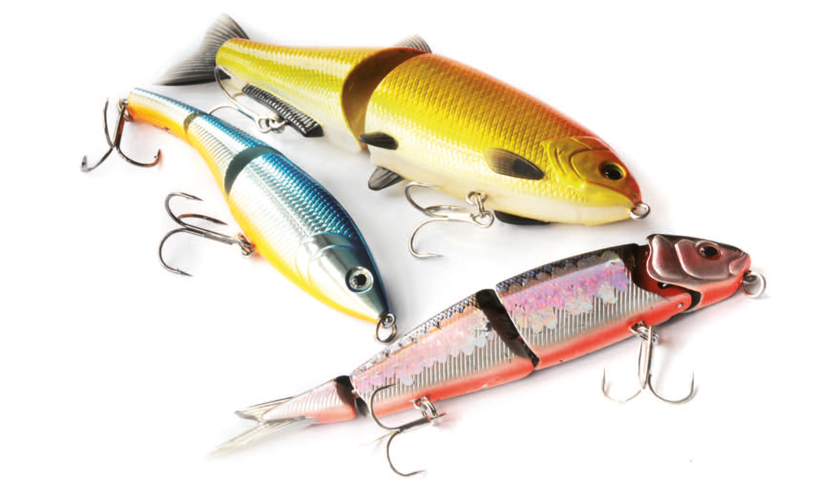 Swimbaits er ultrarealistiske i deres udseende og bevægelse, og narrer ofte gedden til at tro det er »den ægte vare«. Her er det Storms Kickin’Stick, Illex Super Freddy samt Savage Gears 4play i 13 centimeters versionen.