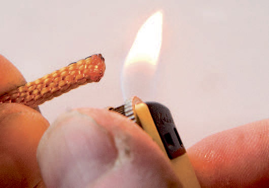 Brænd enden af rebet, så det ikketrevler op.