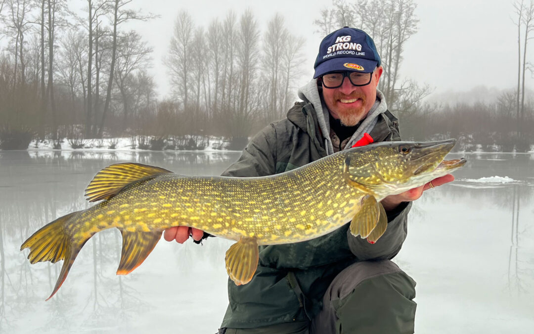 Søren Beck med en af de fine isgedder.