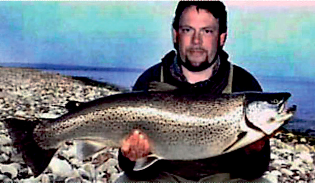 Ørreder har der været masser af, men den største på kystflue er denne 8,6 kilos fra 1974, med en længde på 86 centimeter. Den huggede på en PK 8.