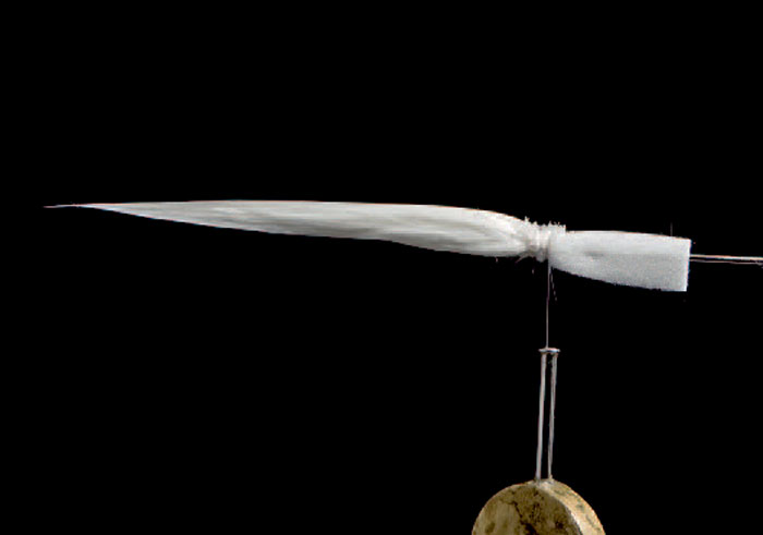 3: Fugt marabouen med vand ogform den til en smal spids.