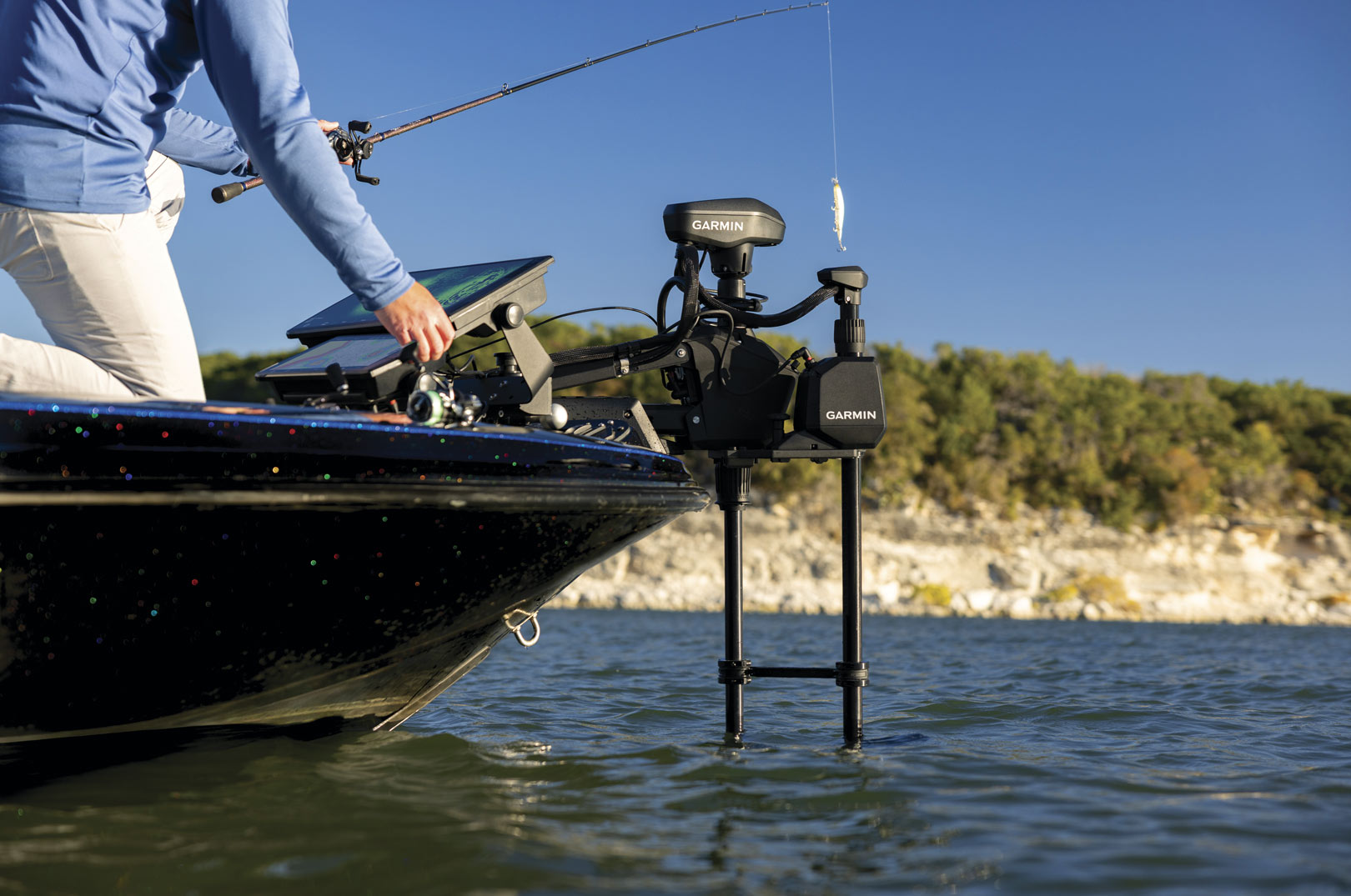 Med den nye GT360UHD transducer og med den unikke Spy Pole, der nu gør det om muligt endnu lettere at visualisere, hvad der sker under overfladen, så du lettere vil kunne til at præsentere din agn for drømmefisken.