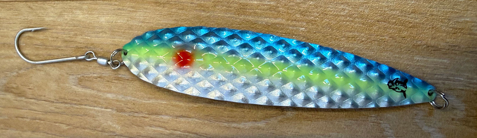 Det er lakseblink med farver som dette, der giver mange gode hug i ov erfalden lige nu siger Anders Schou Jensen,