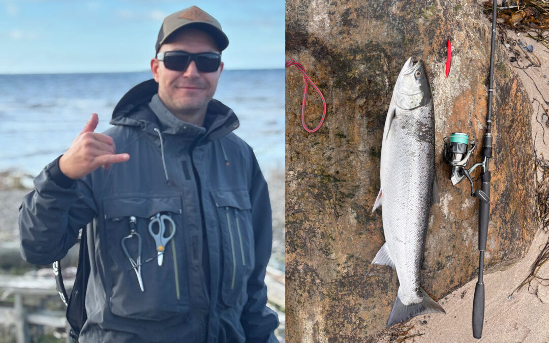 Niklas Petersen med sin flotte havørred, der huggede på en Sandy Inline.