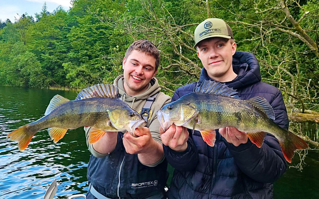 Magnus og Malthe med deres flotte aborrer.