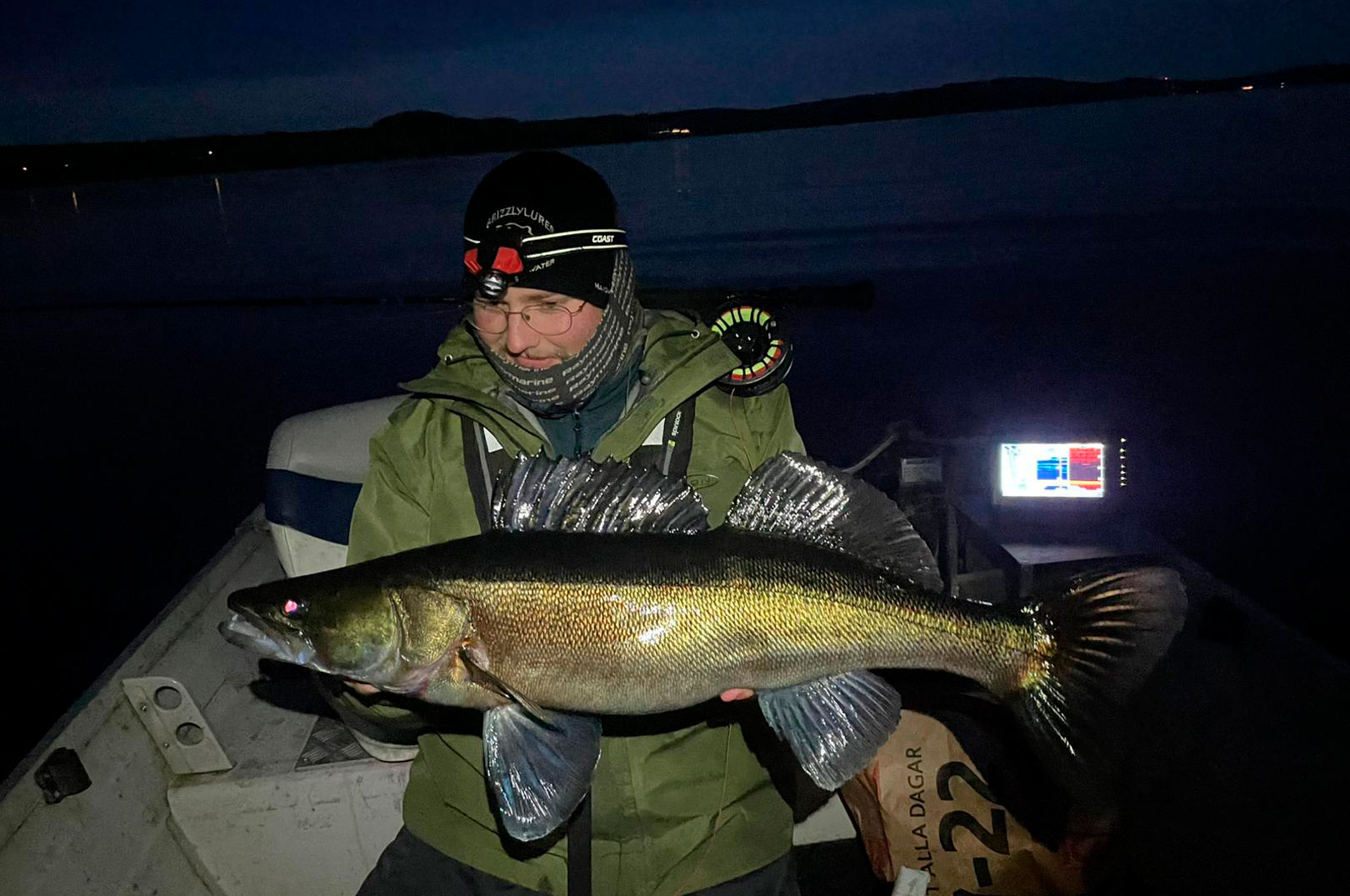 Simon har haft en fantastisk tid på Forshaga Akademin, hvor han udover at fange en masse flotte fisk, har lært en hel masse der ruster ham til et job i sportsfiskebranchen.