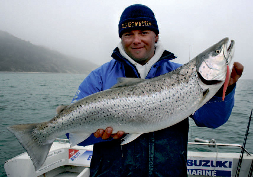 Christian Maier med massivkystørred taget på spinnestang et par hundrede meter ud for kysten på den nordlige del af Rügens kyst.