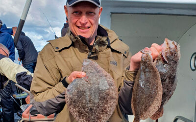 KOM MED SPORT DRES PÅ AFTENTUR EFTER FLADFISK MED JAWS