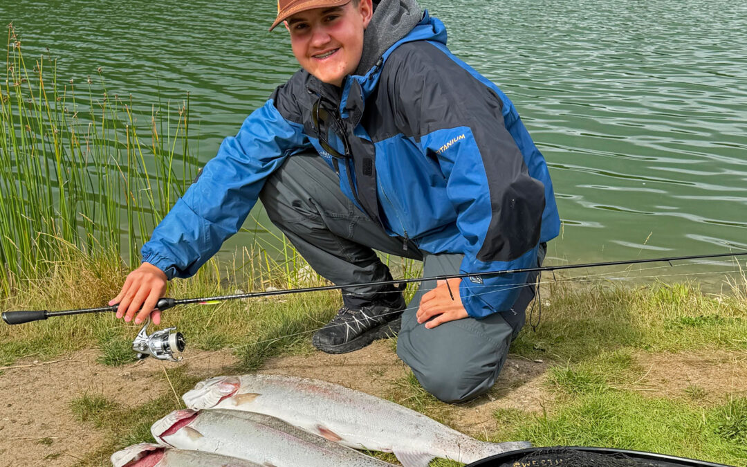 Alfred Weinholt med sine fine regnbuer fra Drive-In Fiskepark.