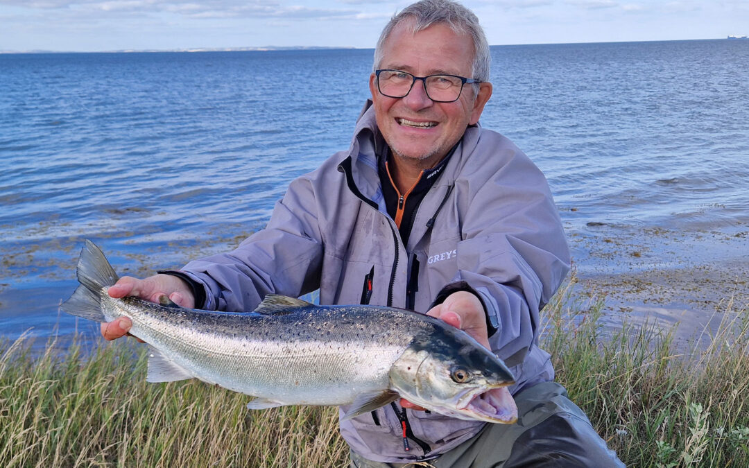 Allan Særensen med din flotte havørred fra Kysing Næs.