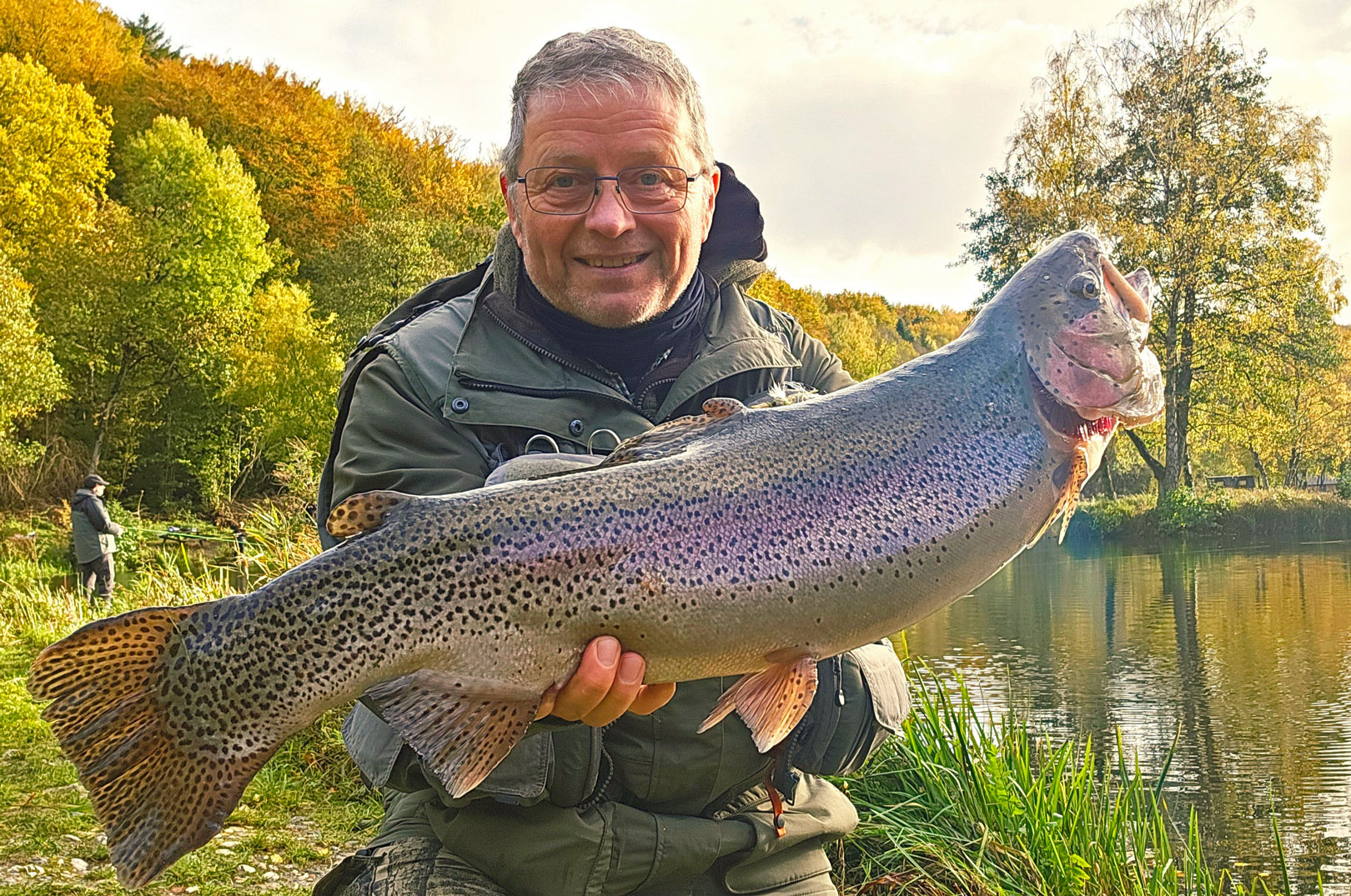 Arne Biering med en af sine flotte regnbuer fra Pinds Mølle Put and take - øverst ser du tigerørreden.