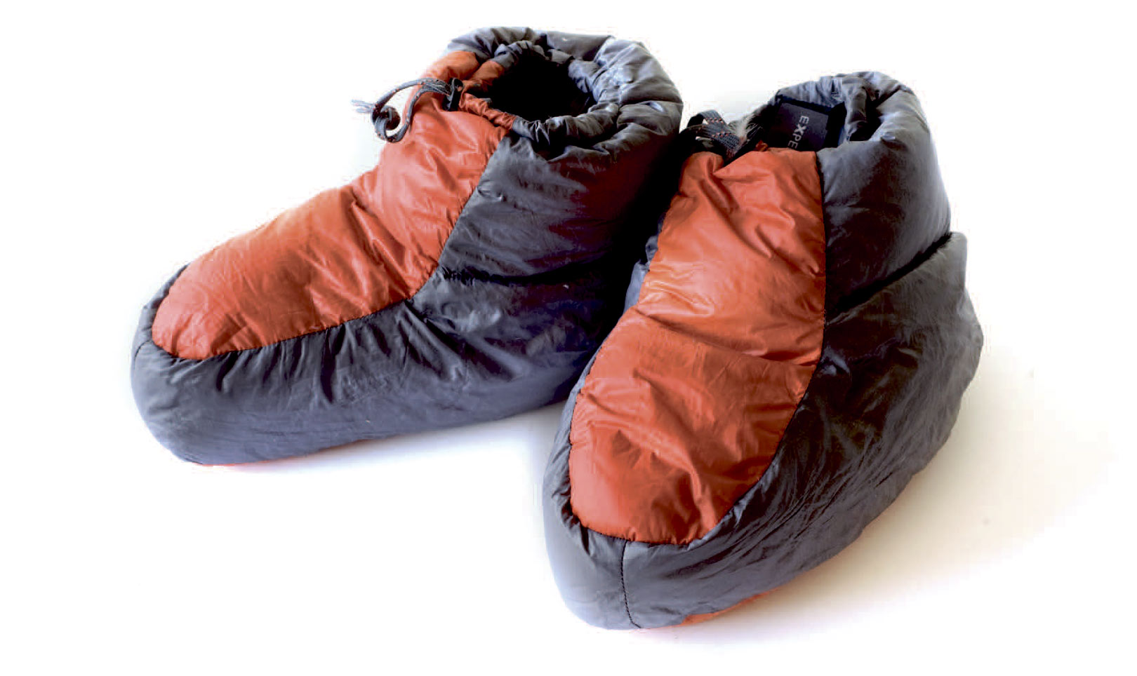 Dunsokker som fx disseDown Booty fra Exped, der koster lidt over en plovmand, er et varmt, blødt og behageligt bekendtskab, når frosten knager.